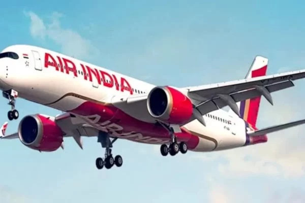 नशे में धुत फ्लाइट पैसेंजर ने की लड़ाई फिर एयर इंडिया क्रू मेंबर से हुई भिड़ंत, वीडियो हुई वायरल