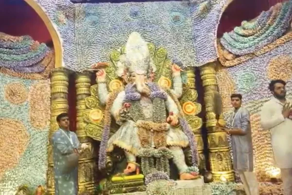 Rajasthan: उदयपुर के 17 फीट ऊंचे गणपति को सजाया 1.5 करोड़ के नोटों से, देखें बप्पा का शृंगार